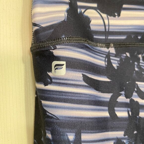 Fabletics Women's EUC Blue Blurred Floral Striped Salar Powerhold Leggings Large - Picture 4 of 7
